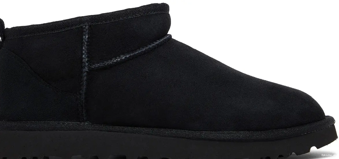 W Ultra Black UGG Classic Mini 0706